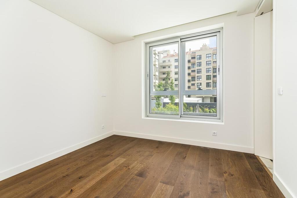 3 bedroom apartment with a swimming pool