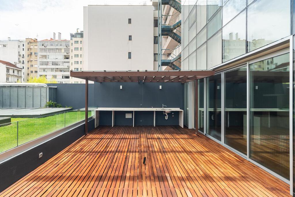 3 bedroom apartment with a swimming pool