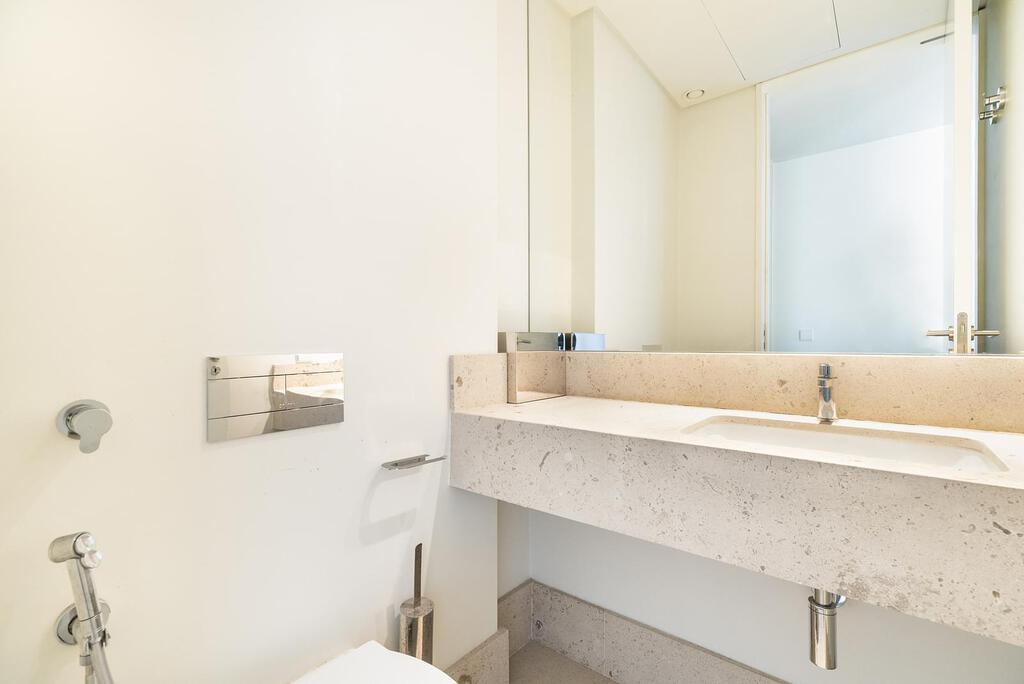 3 bedroom apartment with a swimming pool