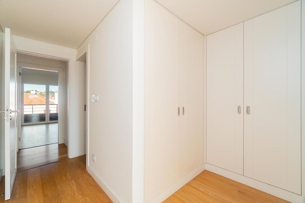 5 bedroom duplex with a swimming pool in gated community