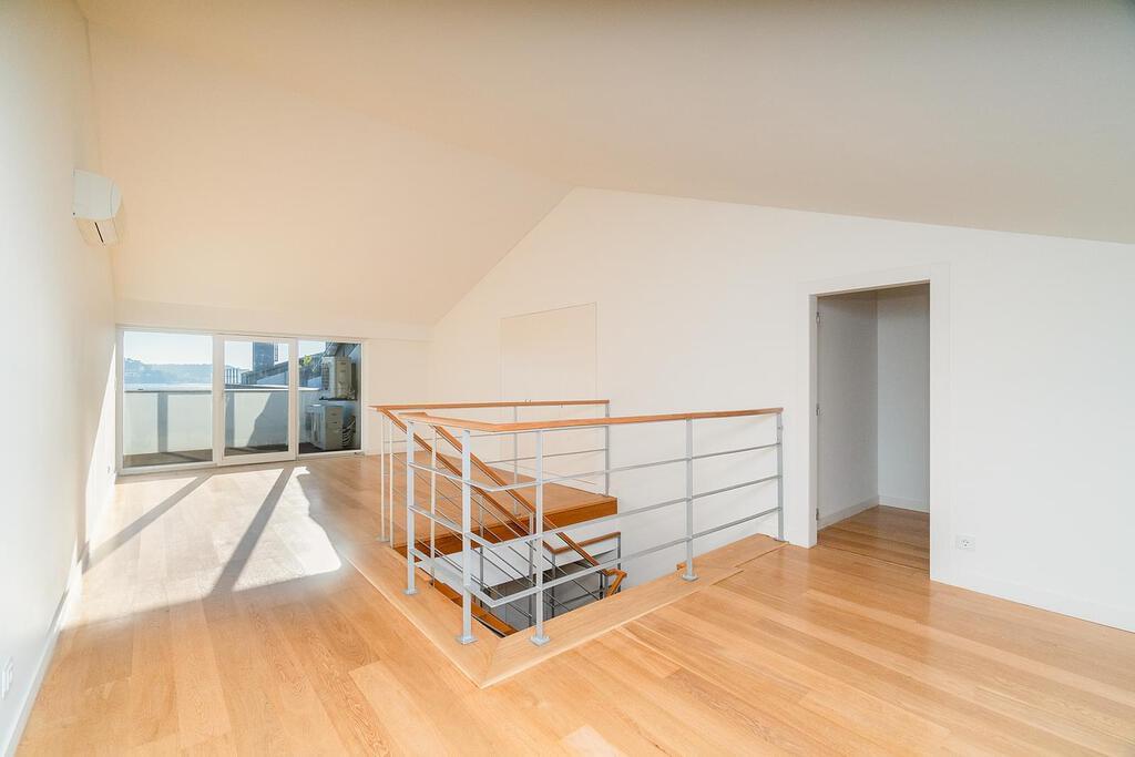 5 bedroom duplex with a swimming pool in gated community