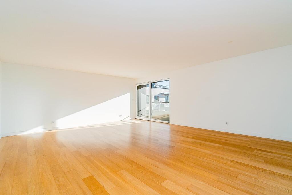 5 bedroom duplex with a swimming pool in gated community