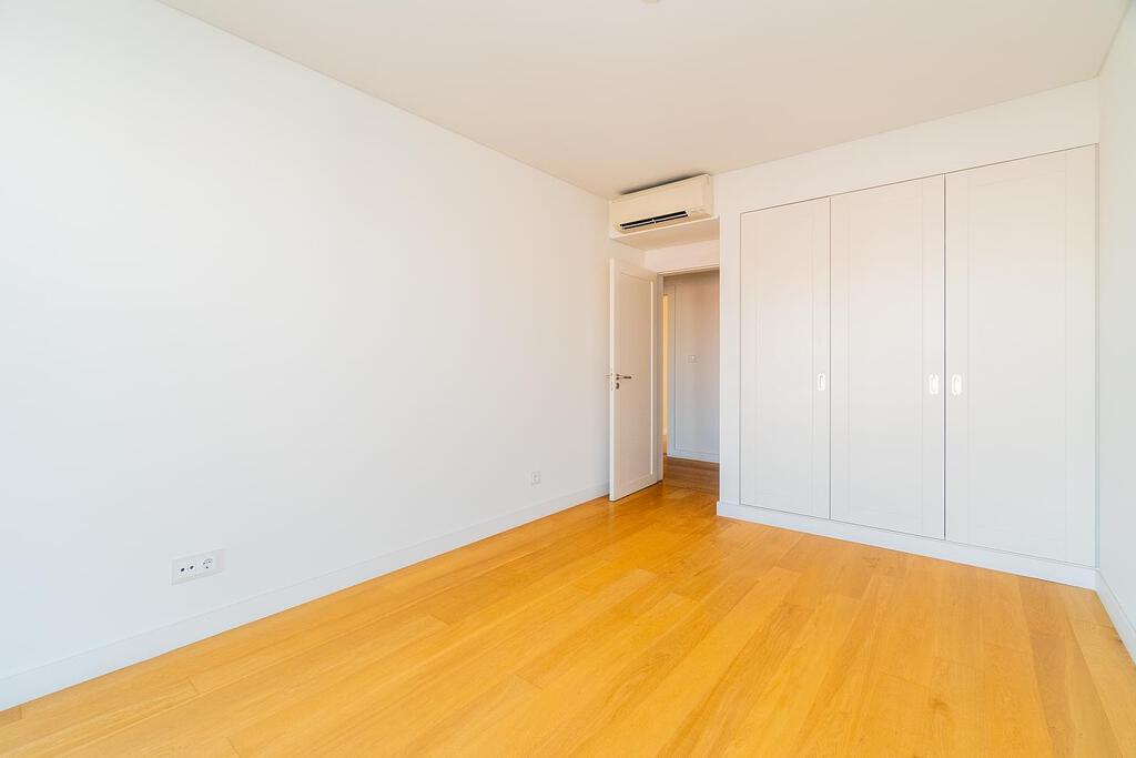 5 bedroom duplex with a swimming pool in gated community