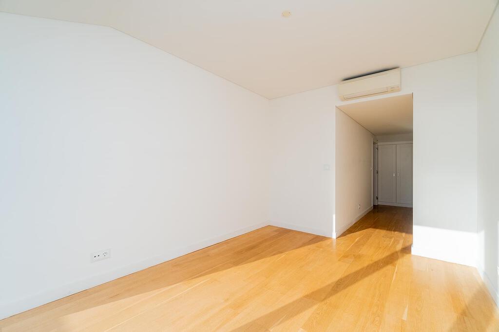 5 bedroom duplex with a swimming pool in gated community