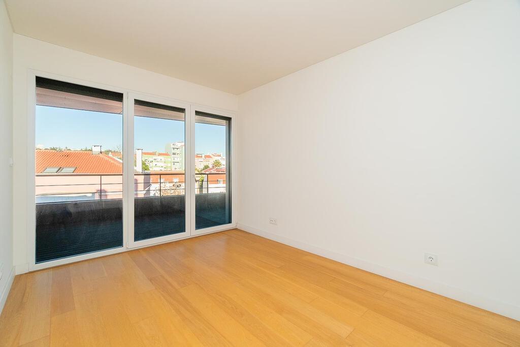 5 bedroom duplex with a swimming pool in gated community