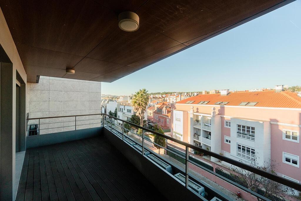 5 bedroom duplex with a swimming pool in gated community
