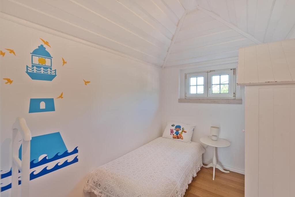 7 bedroom villa with a swimming pool