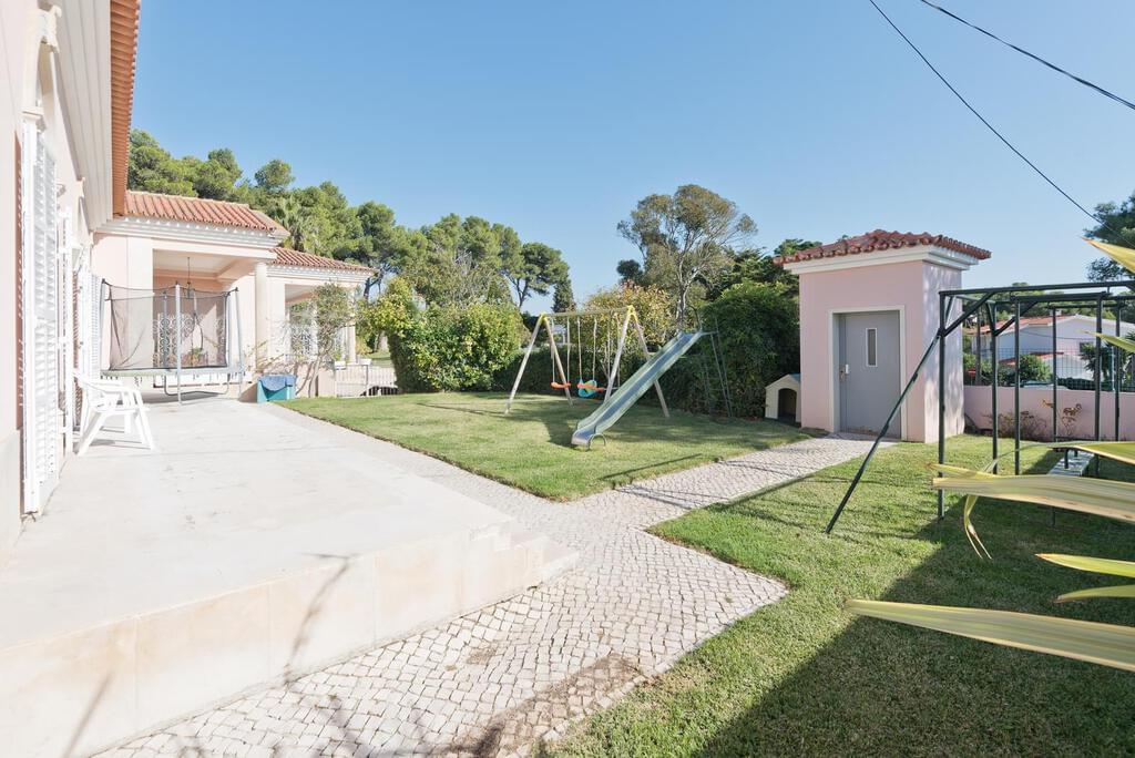 7 bedroom villa with a swimming pool