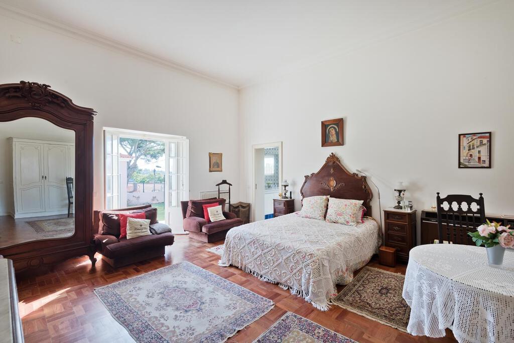 7 bedroom villa with a swimming pool