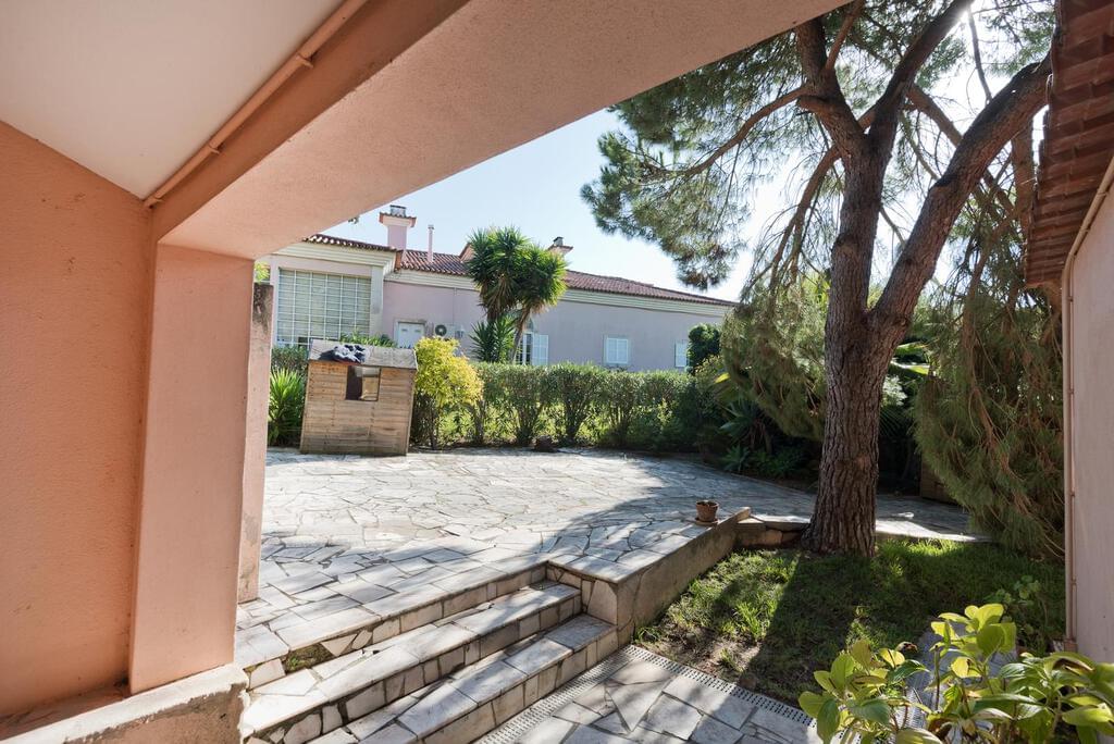 7 bedroom villa with a swimming pool