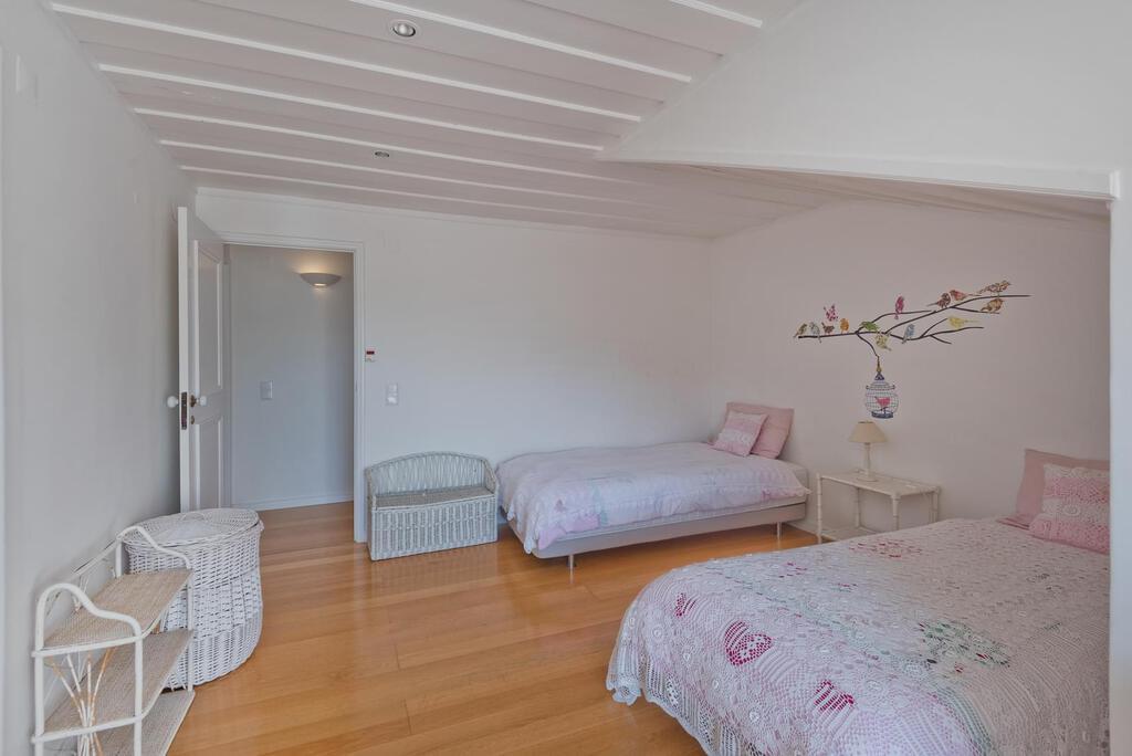 7 bedroom villa with a swimming pool