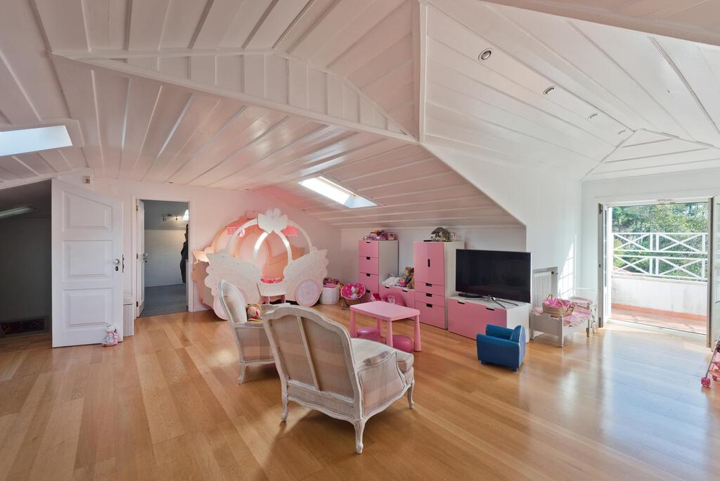 7 bedroom villa with a swimming pool