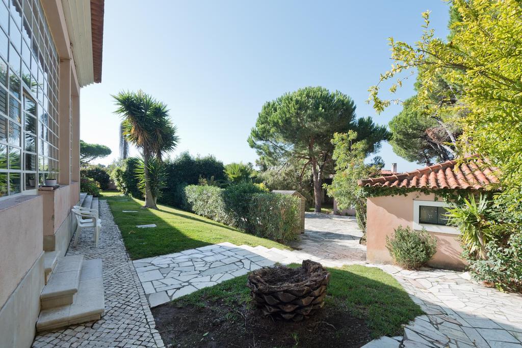 7 bedroom villa with a swimming pool