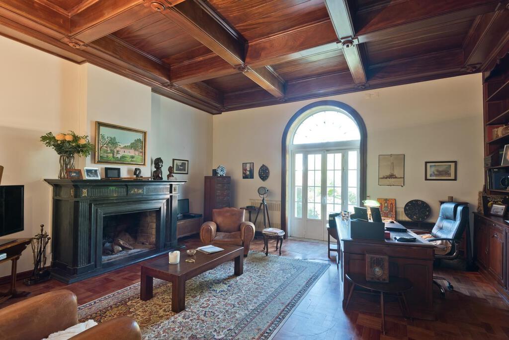 7 bedroom villa with a swimming pool