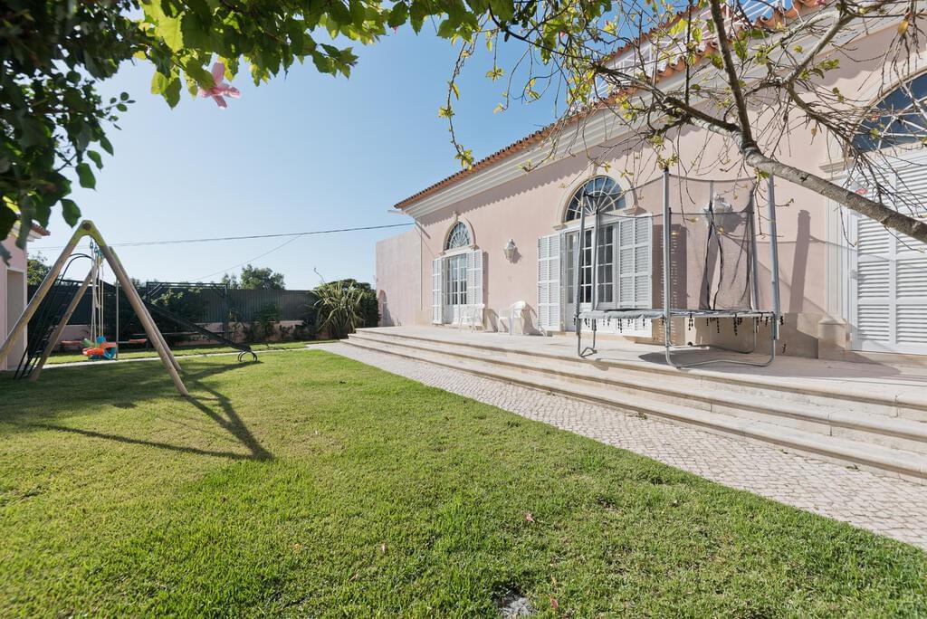 7 bedroom villa with a swimming pool