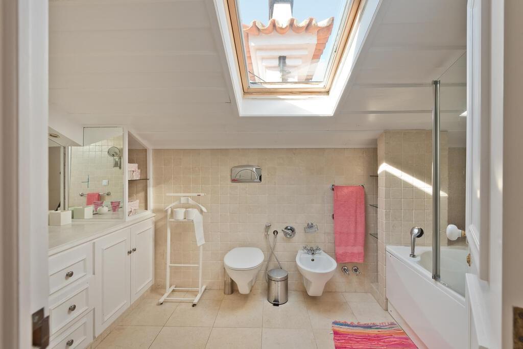 7 bedroom villa with a swimming pool