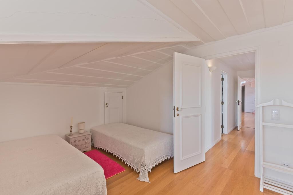 7 bedroom villa with a swimming pool