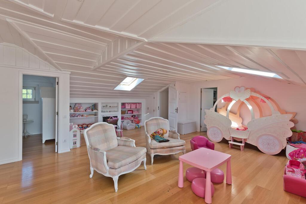 7 bedroom villa with a swimming pool