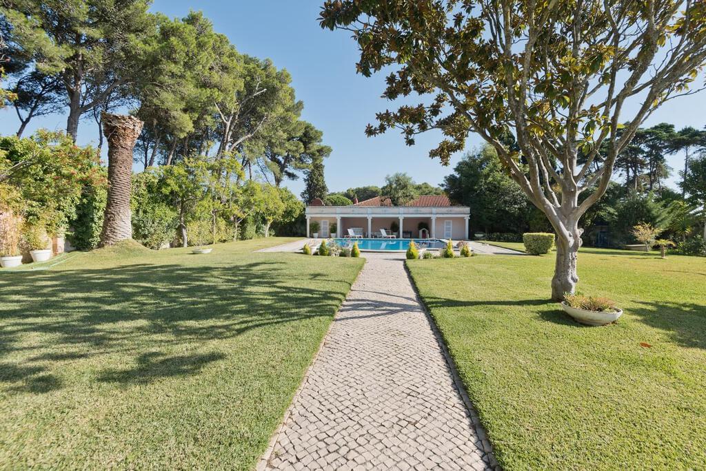 7 bedroom villa with a swimming pool