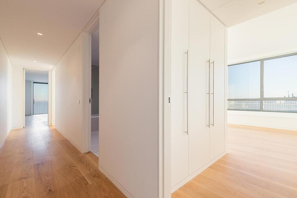 Appartement T5+1 avec parking dans un condominium fermé