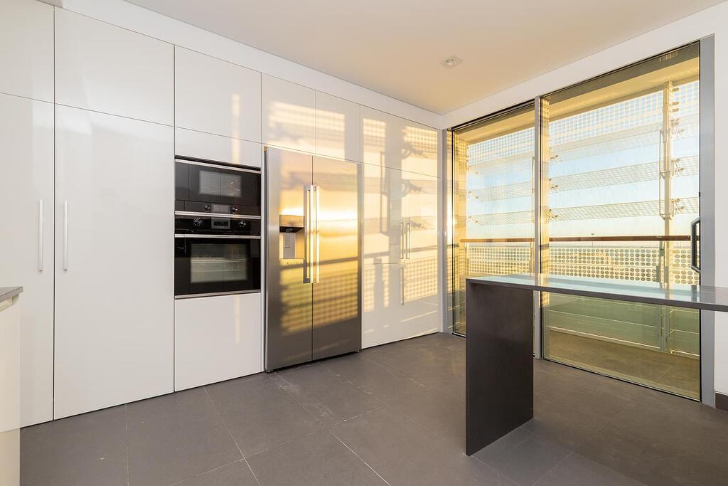 Appartement T5+1 avec parking dans un condominium fermé