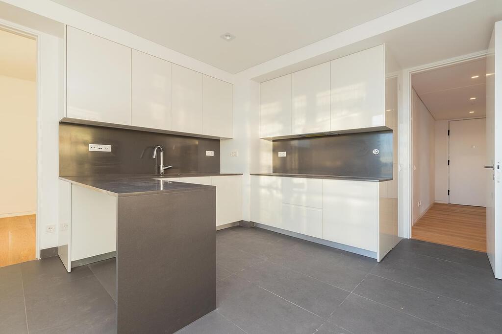 Appartement T5+1 avec parking dans un condominium fermé