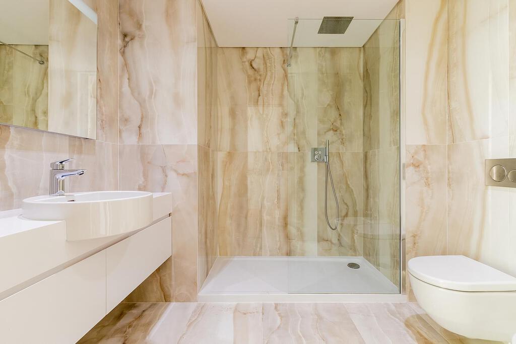 Appartement T5+1 avec parking dans un condominium fermé