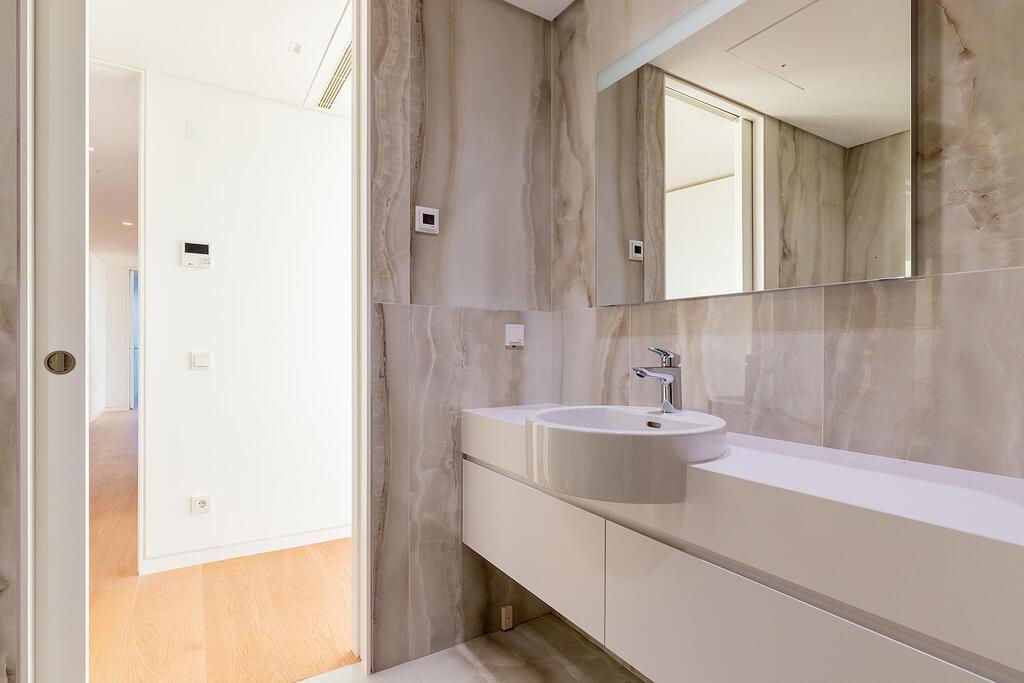 Appartement T5+1 avec parking dans un condominium fermé