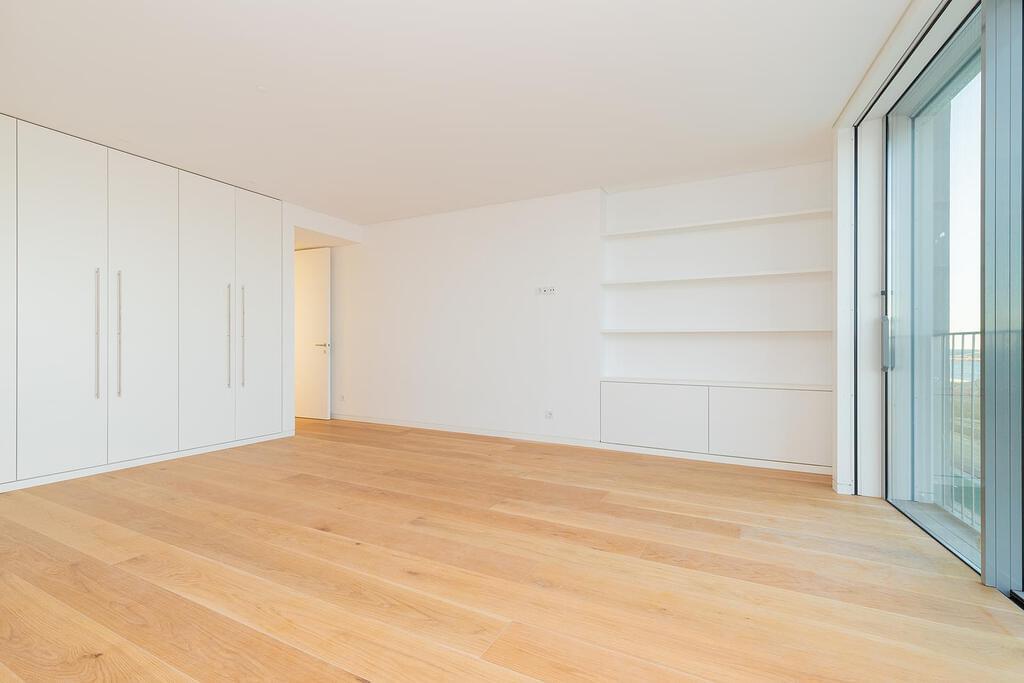 Appartement T5+1 avec parking dans un condominium fermé