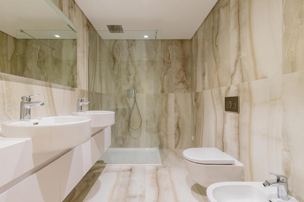 Appartement T5+1 avec parking dans un condominium fermé