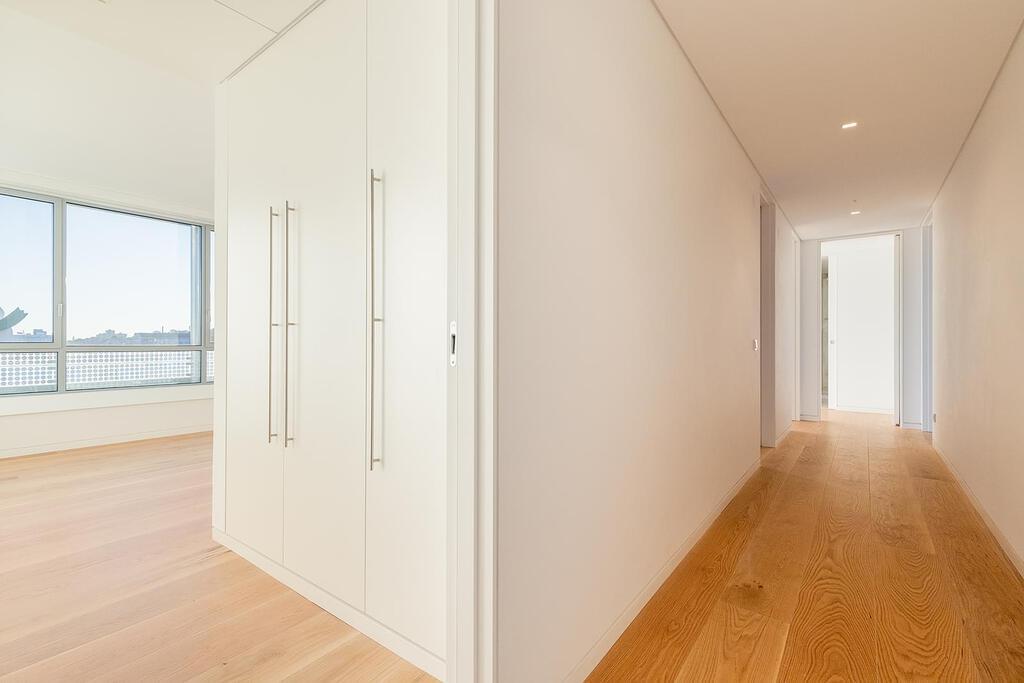 Appartement T5+1 avec parking dans un condominium fermé