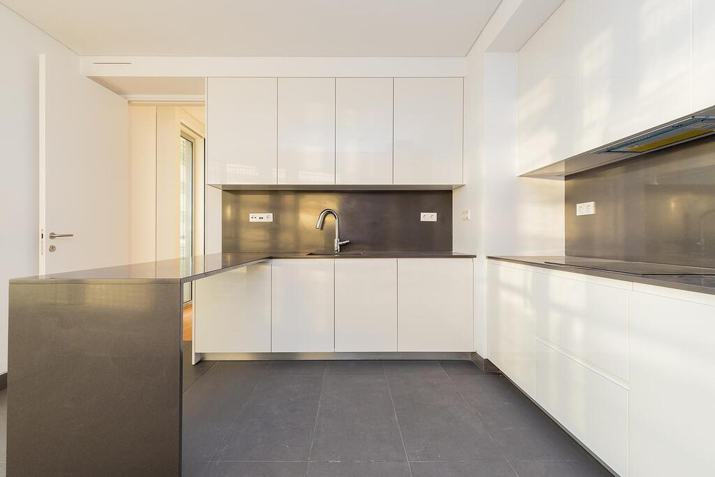 Appartement T5+1 avec parking dans un condominium fermé