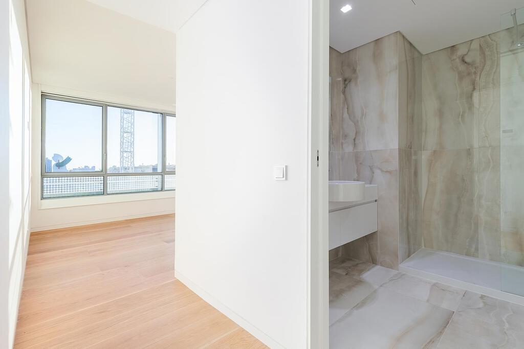 Appartement T5+1 avec parking dans un condominium fermé