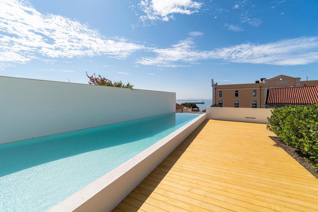 Apartamento T3 com piscina em condomínio fechado