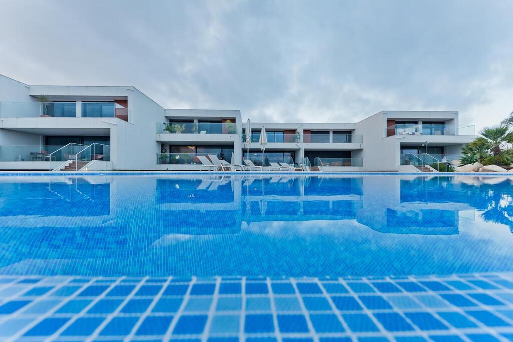 PF19141, Moradia T4 + 1, Oeiras