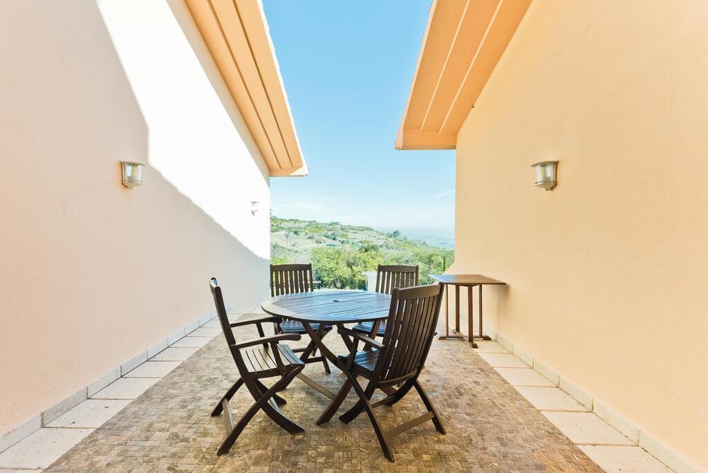 FERME avec maison de luxe et vignoble