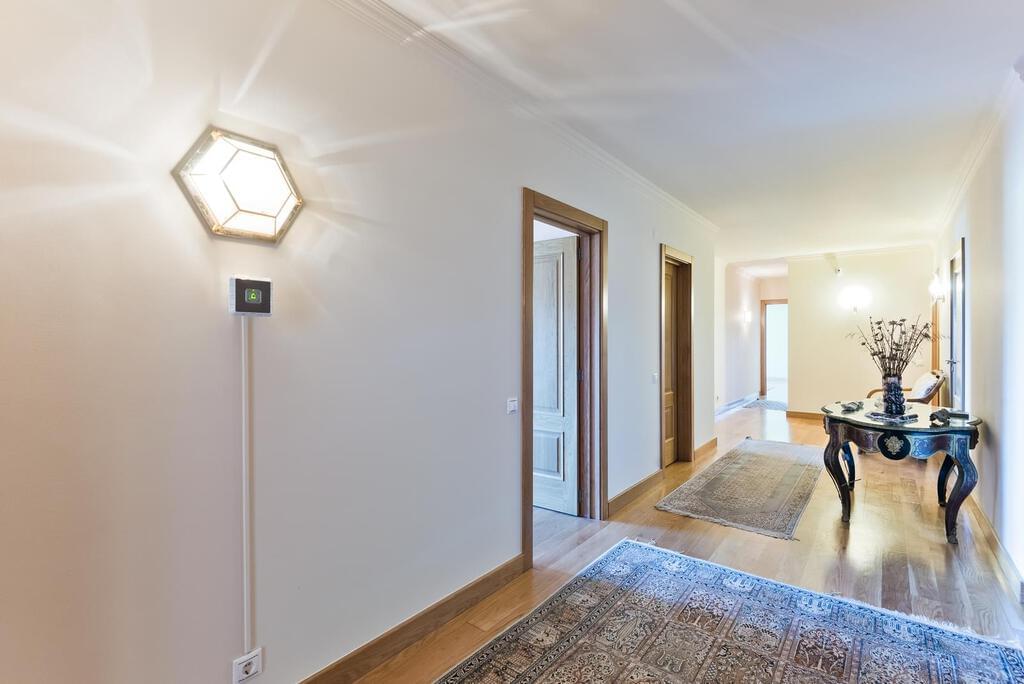 FERME avec maison de luxe et vignoble