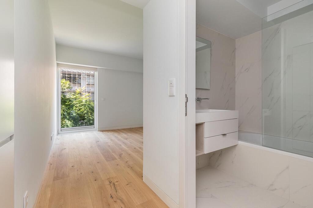 2 bedroom apartment with parking