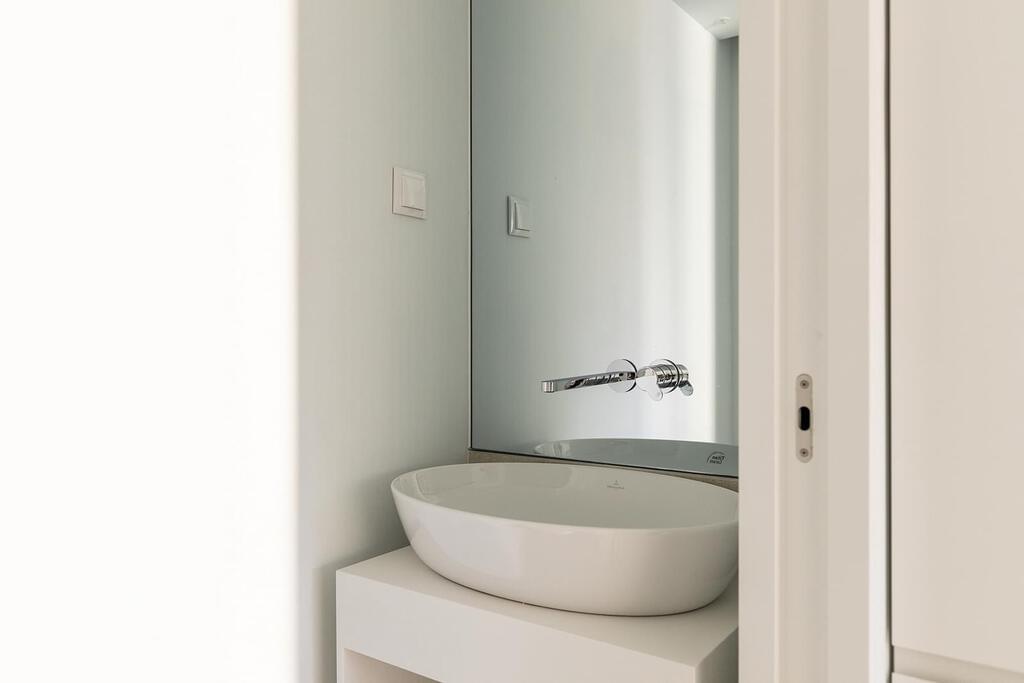 2 bedroom apartment with parking