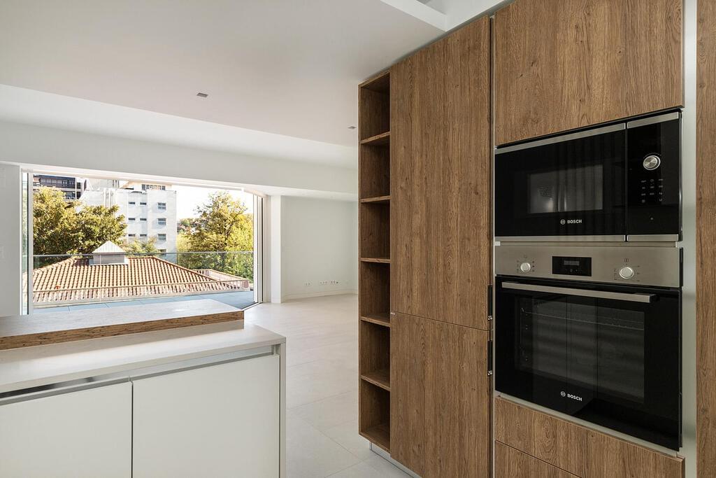 2 bedroom apartment with parking