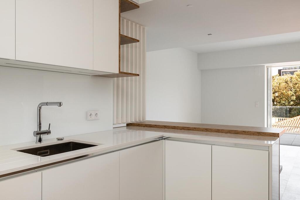 2 bedroom apartment with parking