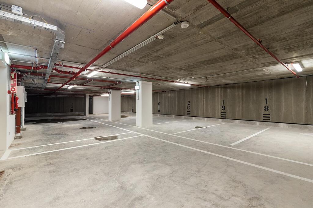 2 bedroom apartment with parking