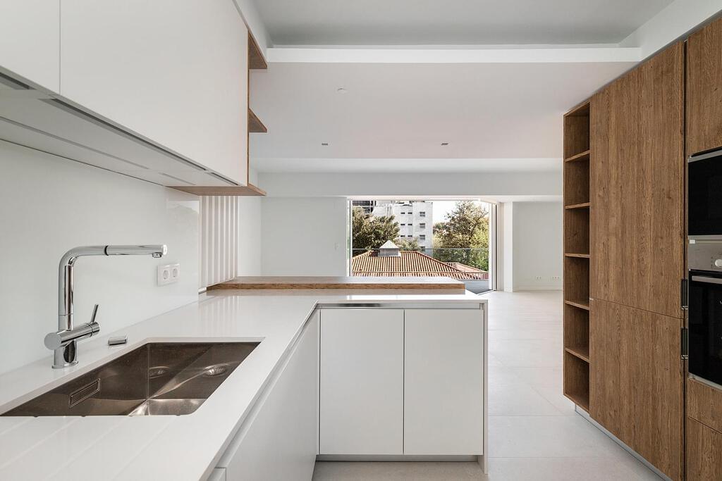 2 bedroom apartment with parking