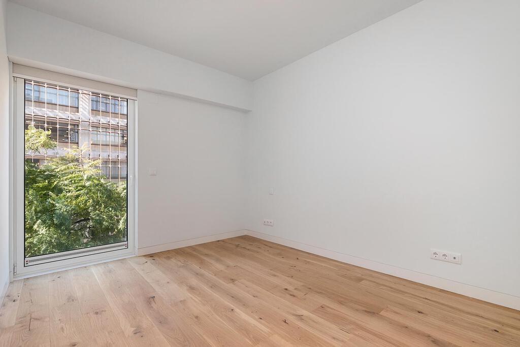 2 bedroom apartment with parking