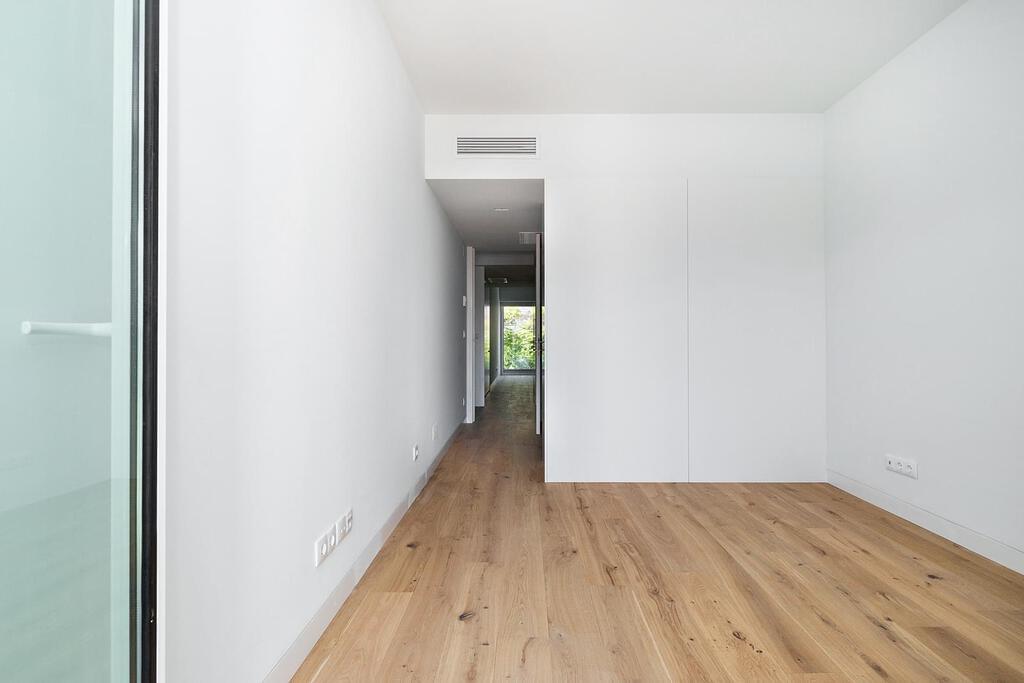 2 bedroom apartment with parking