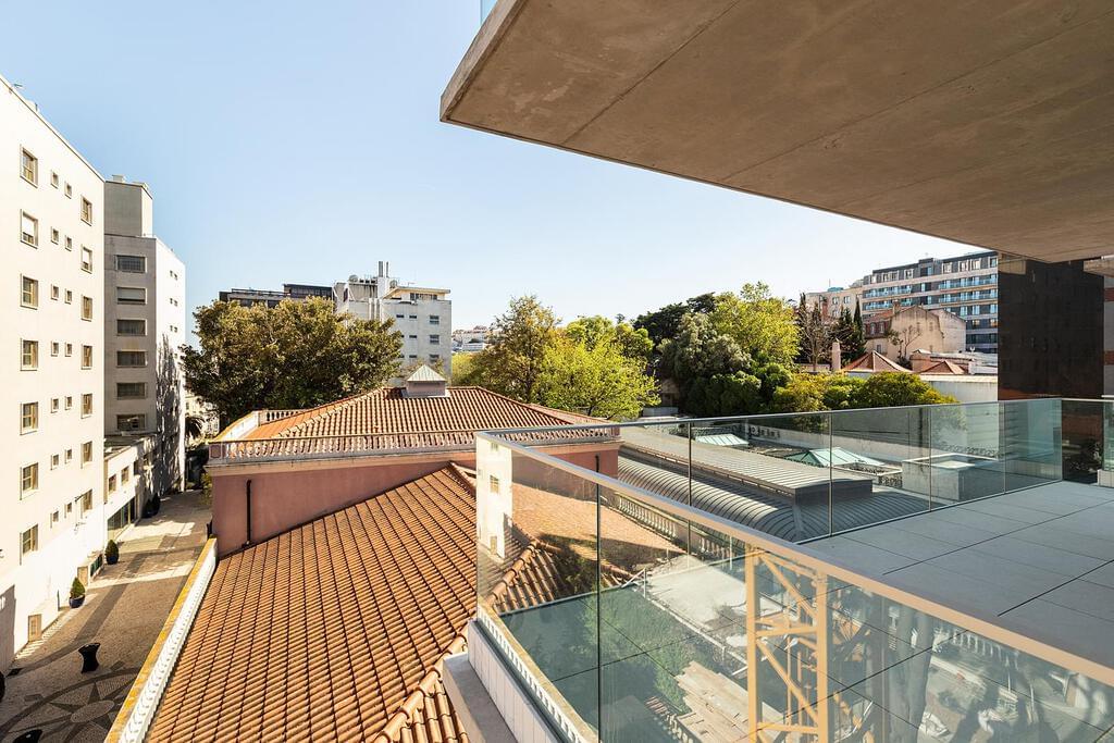 2 bedroom apartment with parking