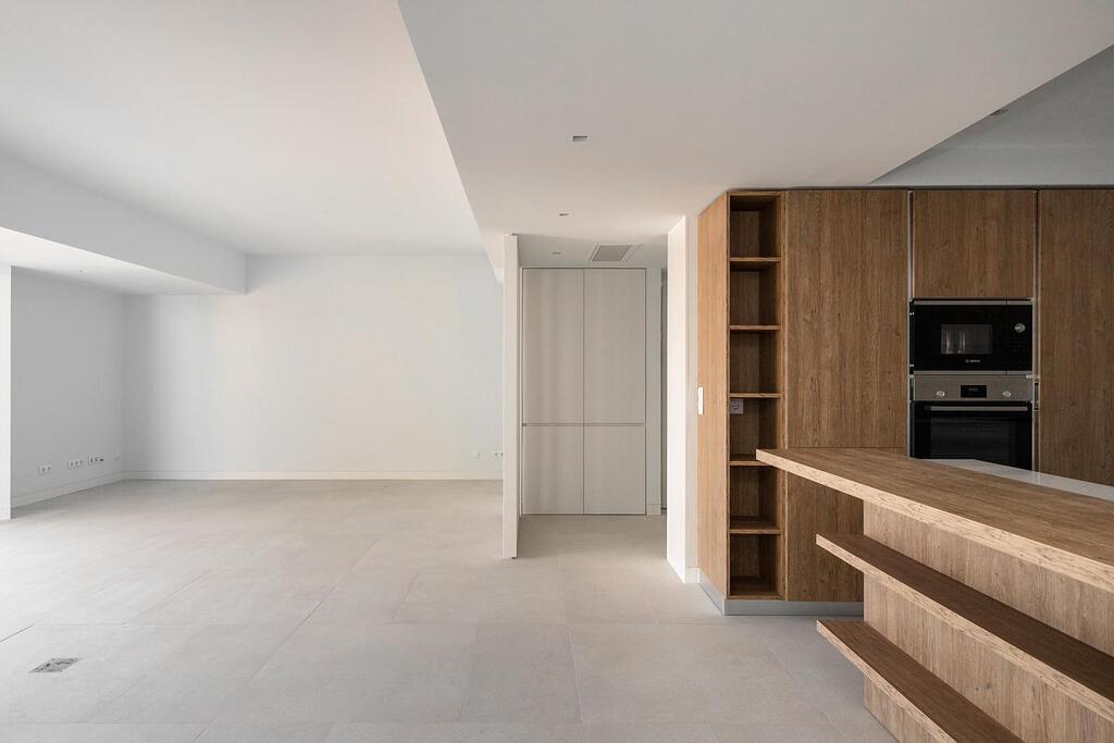 2 bedroom apartment with parking