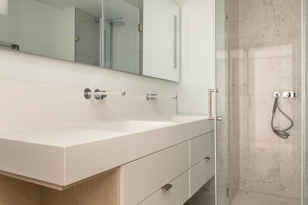 2 bedroom apartment with parking