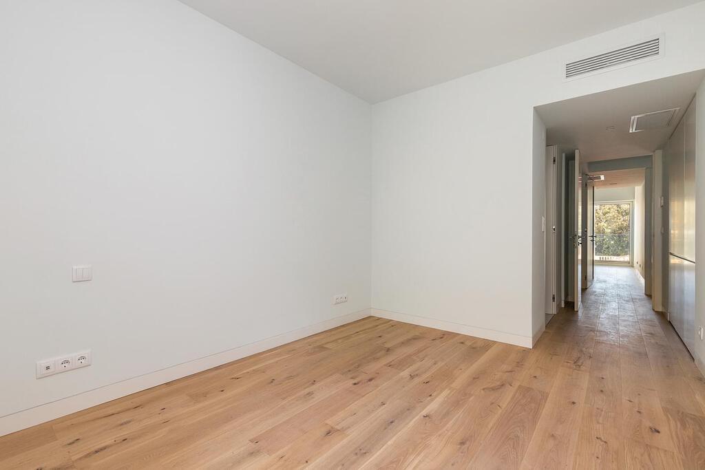 2 bedroom apartment with parking