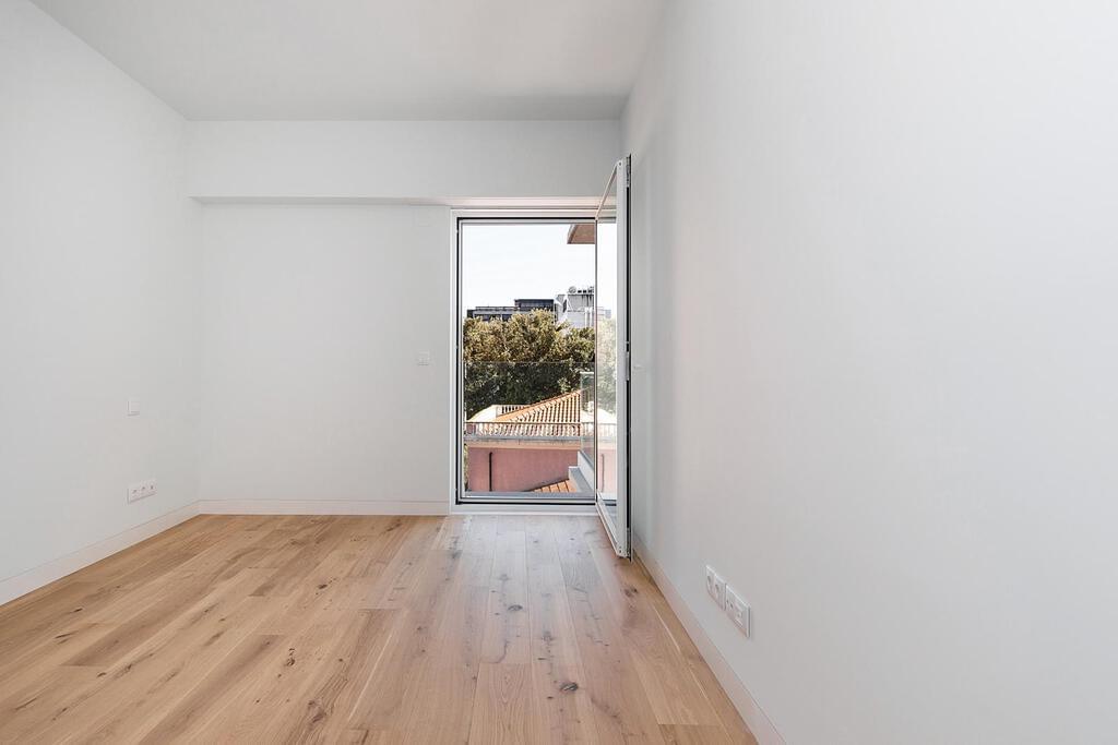 2 bedroom apartment with parking